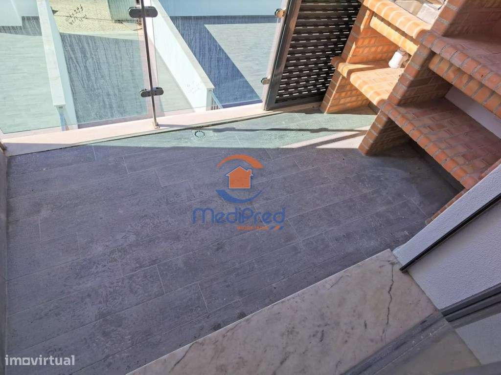 Apartamento T2, em condomínio privado, com BOX | Loures-8