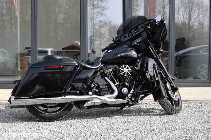 Harley-Davidson Touring Street Glide - 25