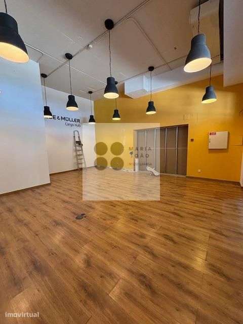 Loja venda junto Passeo Ribeirinho do Parque das Nações, Oportunidade!-1