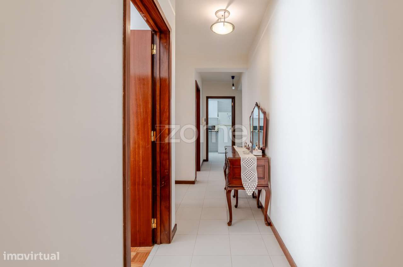 Apartamento T3 com garagem, varanda e arrumos-18