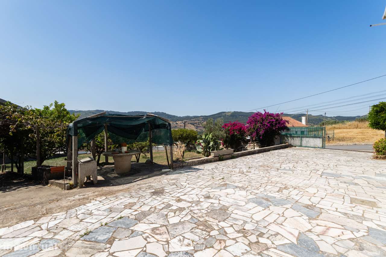 Moradia T3 Isolada, com garagem de 157 m2 térrea em lote de 1.331 m2 c-16