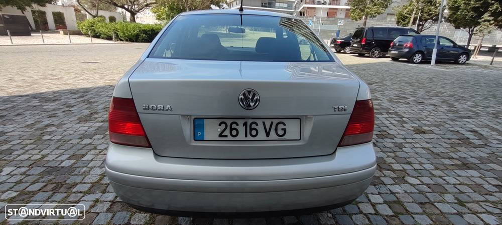 VW Bora 1.9 TDi Confortline - 25