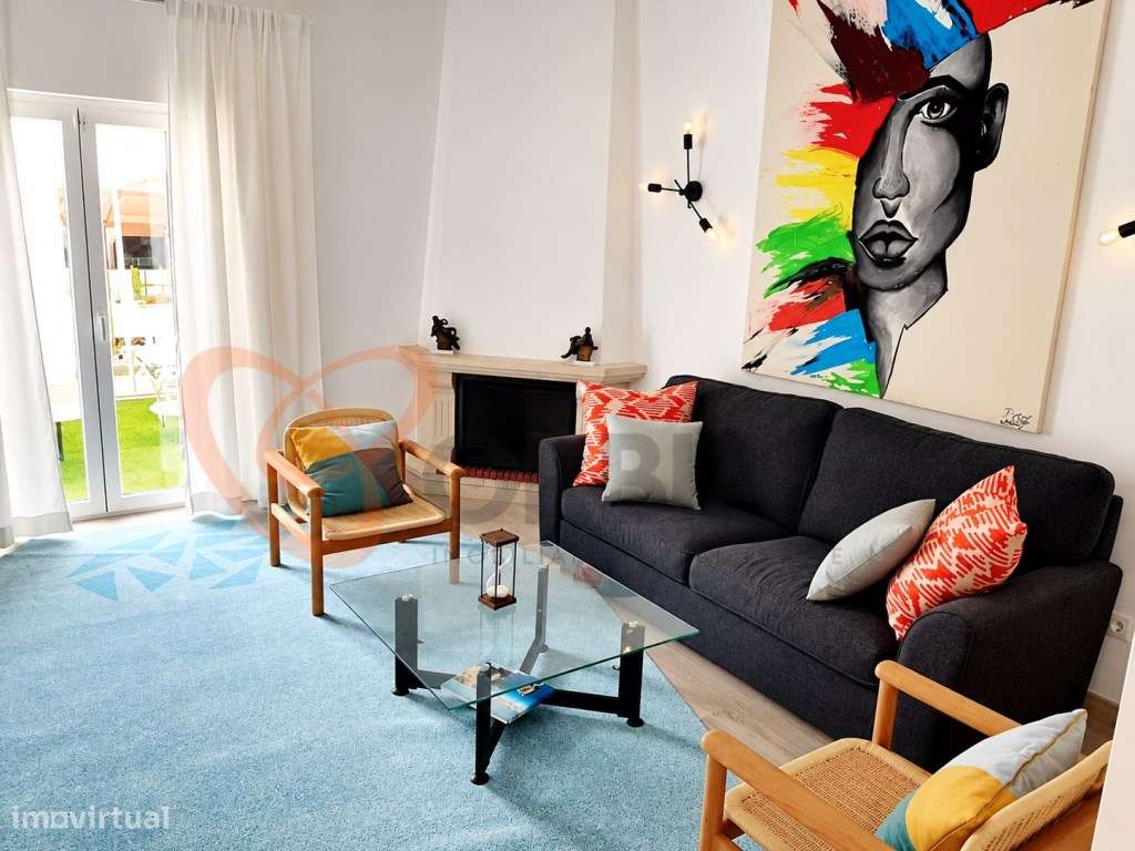 Fantástica Moradia Geminada Renovada, com Licença AL, numa Zona Cen...-1