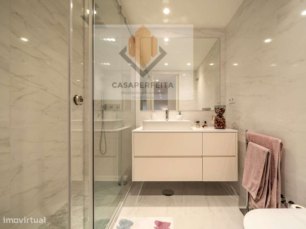 Apartamento T2 de Luxo com Varanda, Lugar de Garagem e Arrumo - Jun...-22