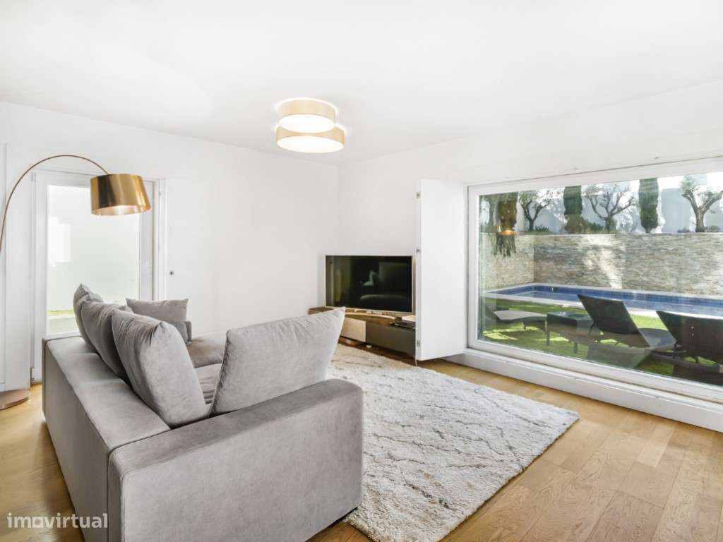 Apartamento T2 duplex junto ao Rio Tejo, em Lisboa-1