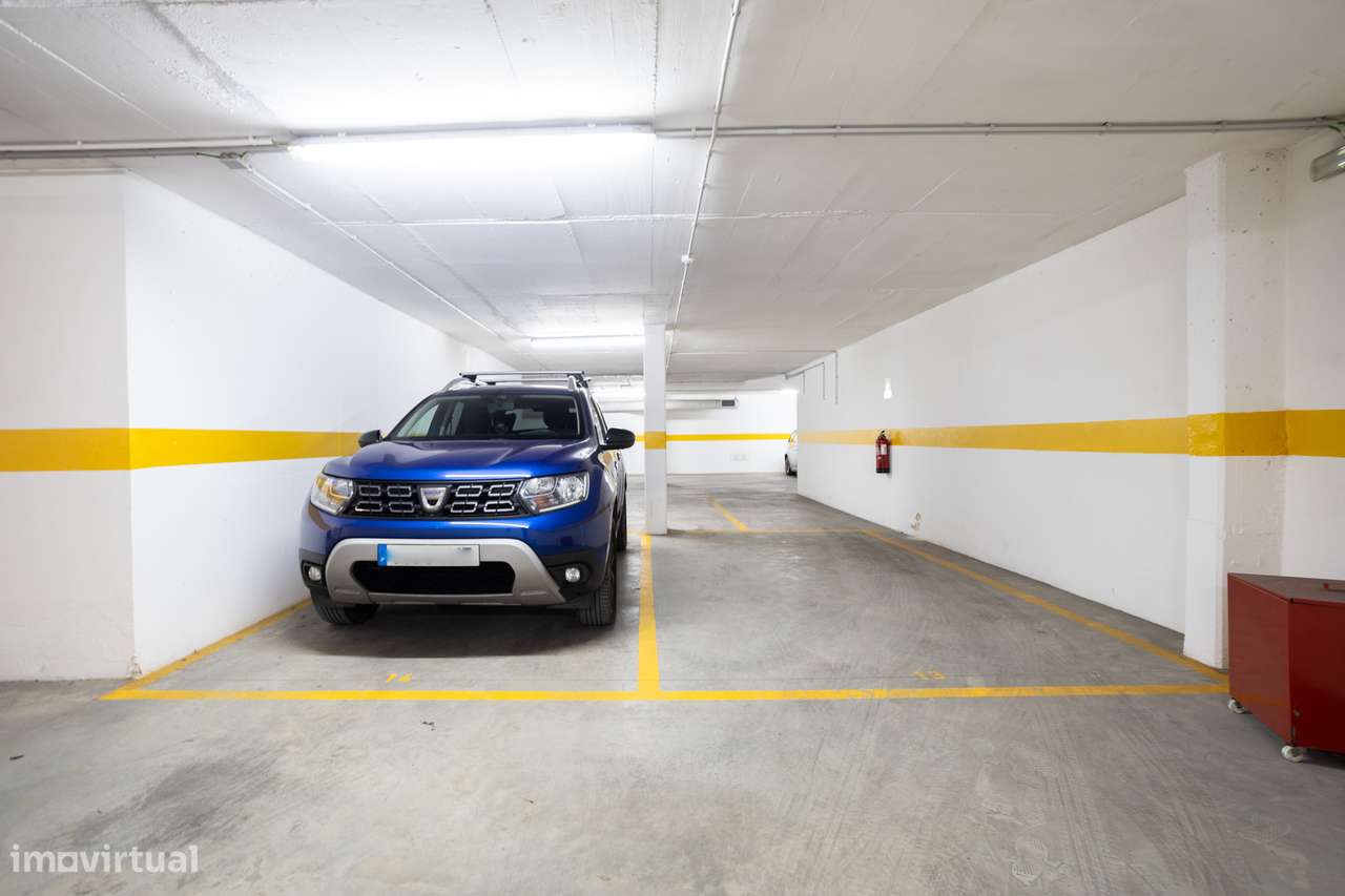 Garagem em Olival de Basto - Estacione o Seu Veículo com Conforto e Se - Grande imagem: 4/10