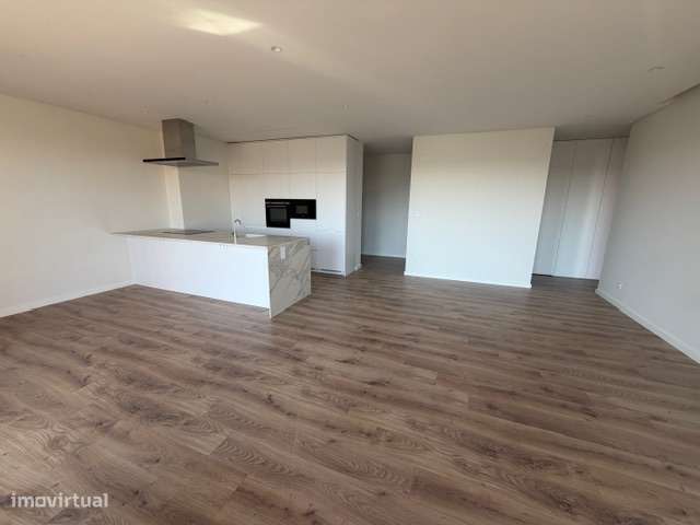 T2 em suítes, Varanda de 35,59 m² e Box para 2 Viaturas | Oeiras Golf-5