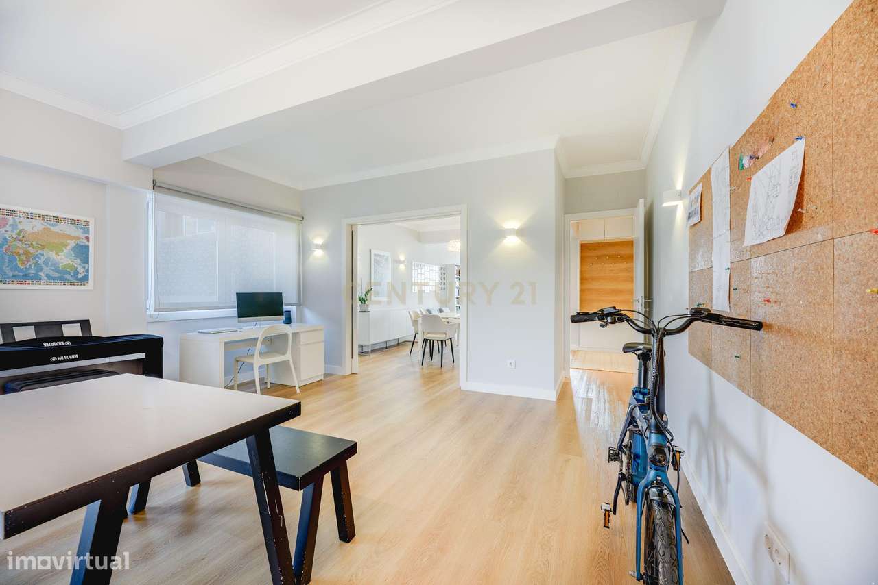 Fantástico T4 Alvalade com varandas, estacionamento e arrecadação-25