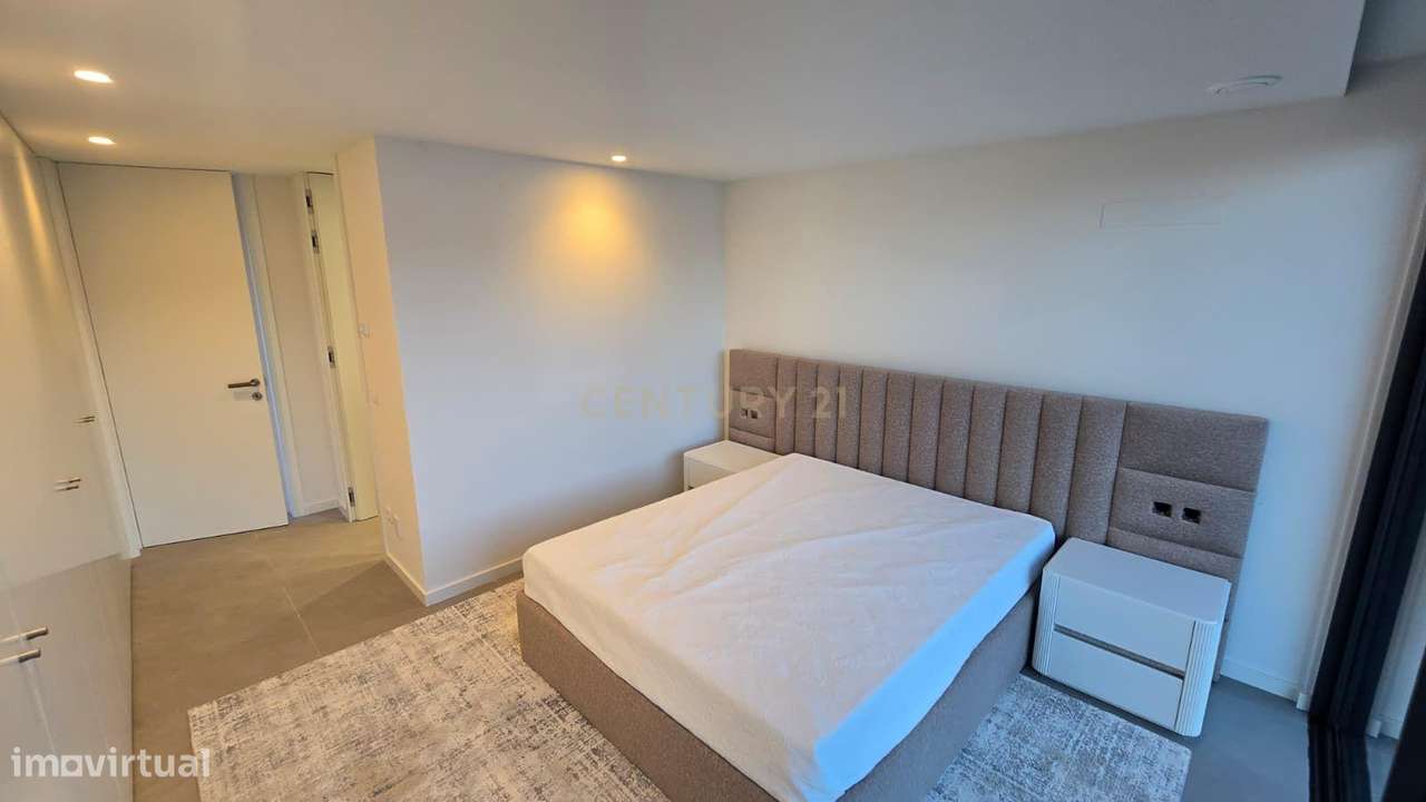 Moradia Contemporânea de Luxo em Azurara | Elegância, Privacidade e Di-32