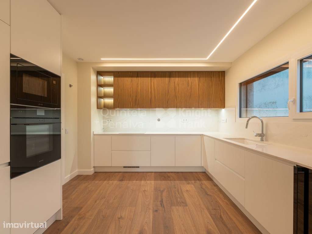 Apartamento T3 com garagem junto ao centro de Cascais-5