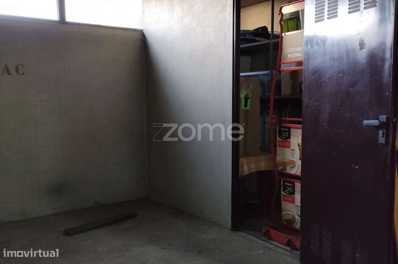 Lugar de garagem com arrumo para arrendamento em São Mamede de Infe... - Grande imagem: 4/17