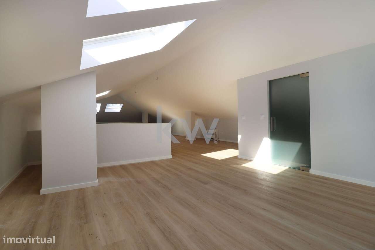 Apartamento com 3 Suites e Mezzanine no Centro de Carcavelos - Grande imagem: 3/60