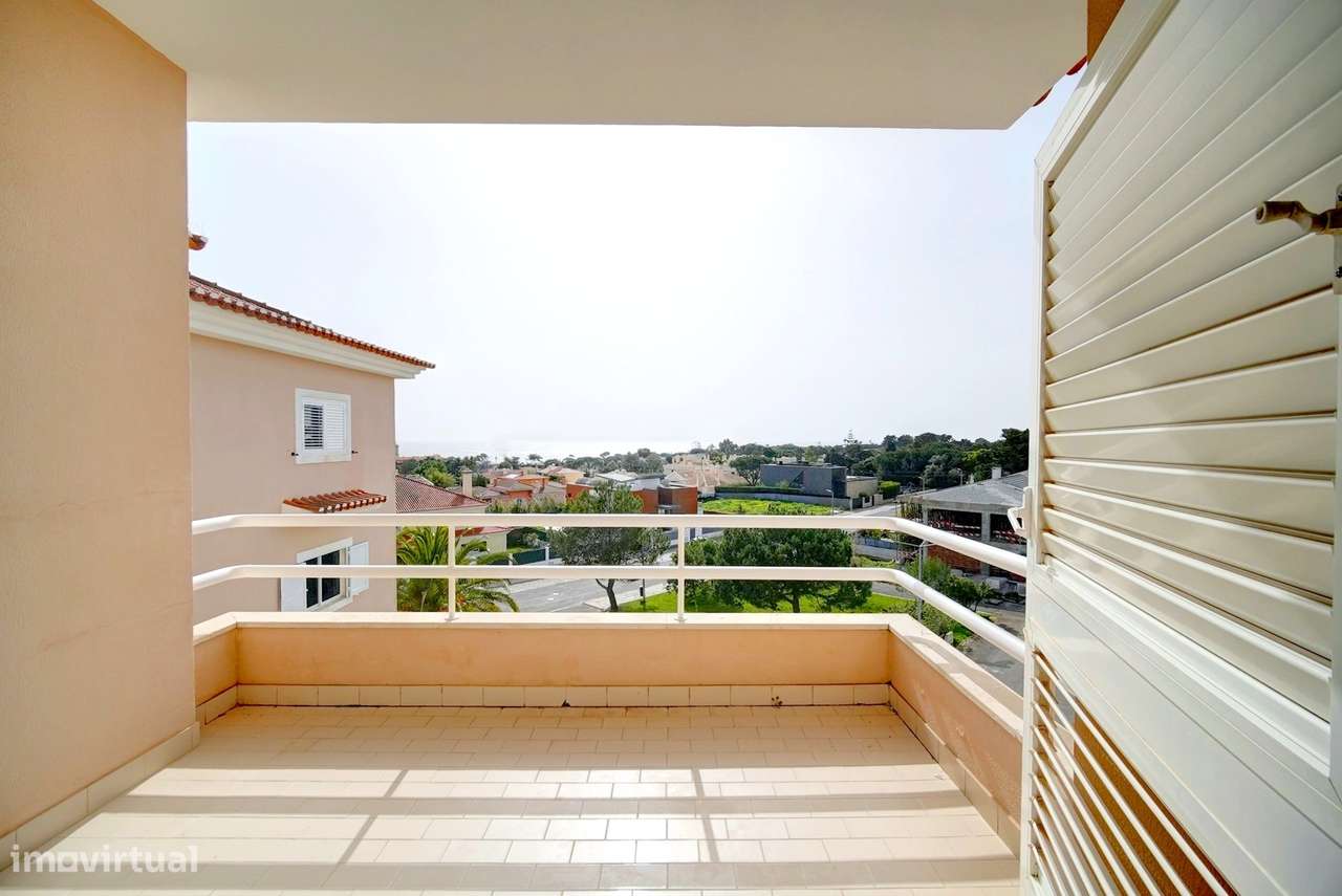 T2 com Vista Mar na Costa da Guia | Último Piso com Garagem Box Dupla-8