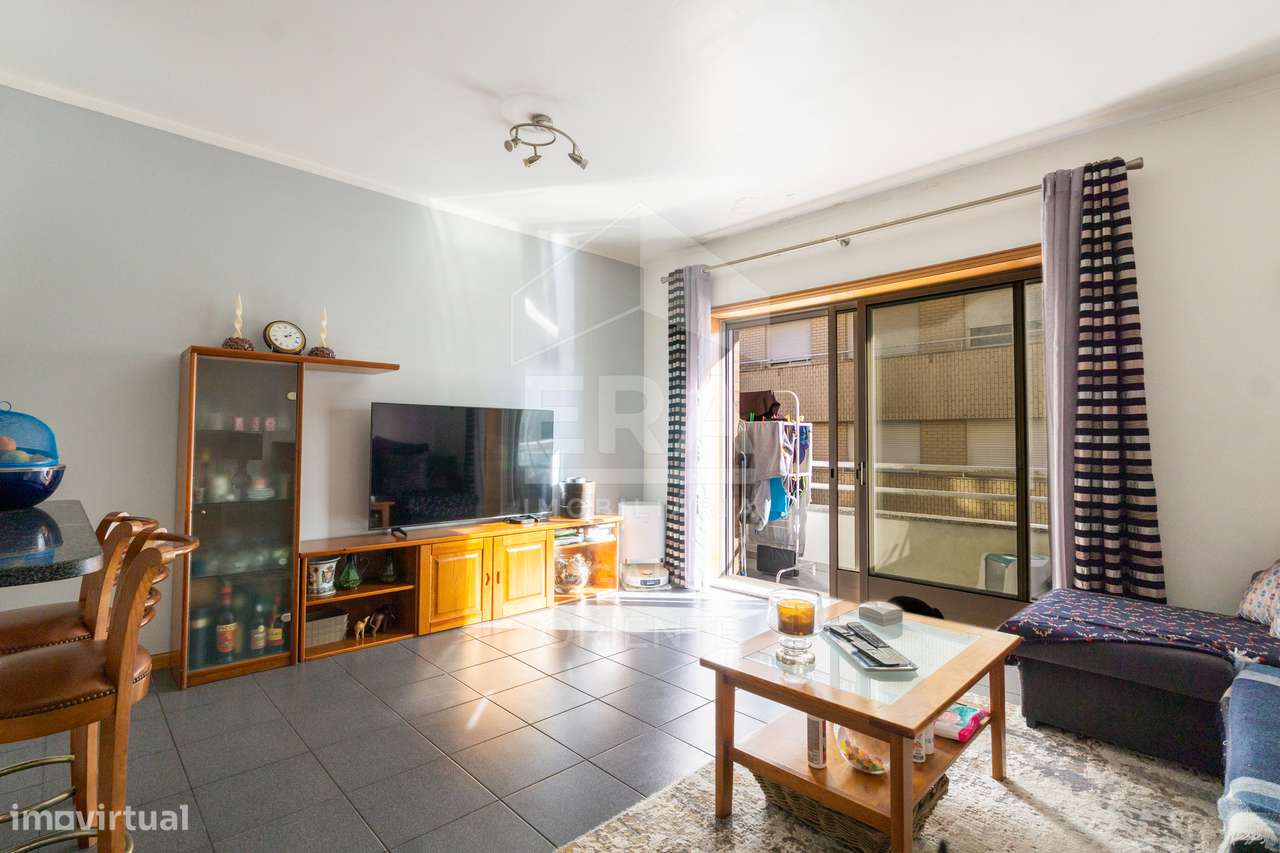 T2 com garagem e varanda junto à N1 – Seixezelo-11