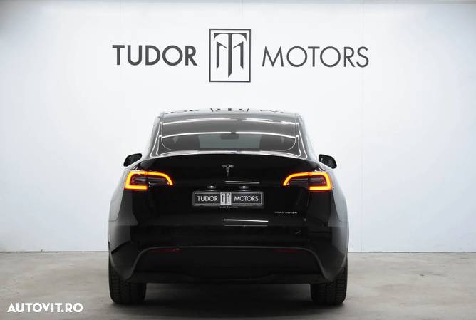 Tesla Model Y Long Range Dual Motor AWD - 6