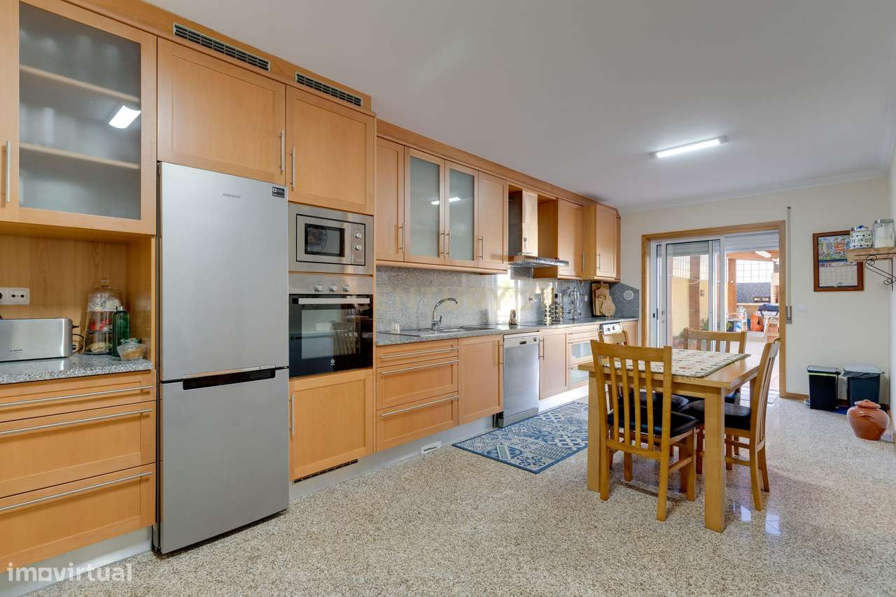 Moradia T3, Águas-furtadas + Cave com possibilidade +T1-19