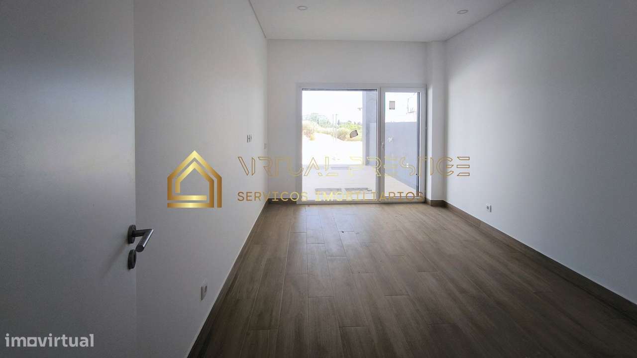 Moradia em Banda T4+1 - Pera - Nova - Garagem-21