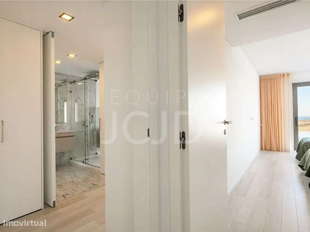Moradia T3 de Luxo com Piscina Privativa-6