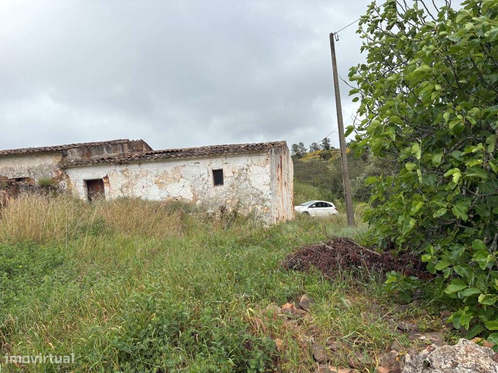 Moradia geminada em ruina com localização privilegiada, Salir, Algarve - Grande imagem: 2/20