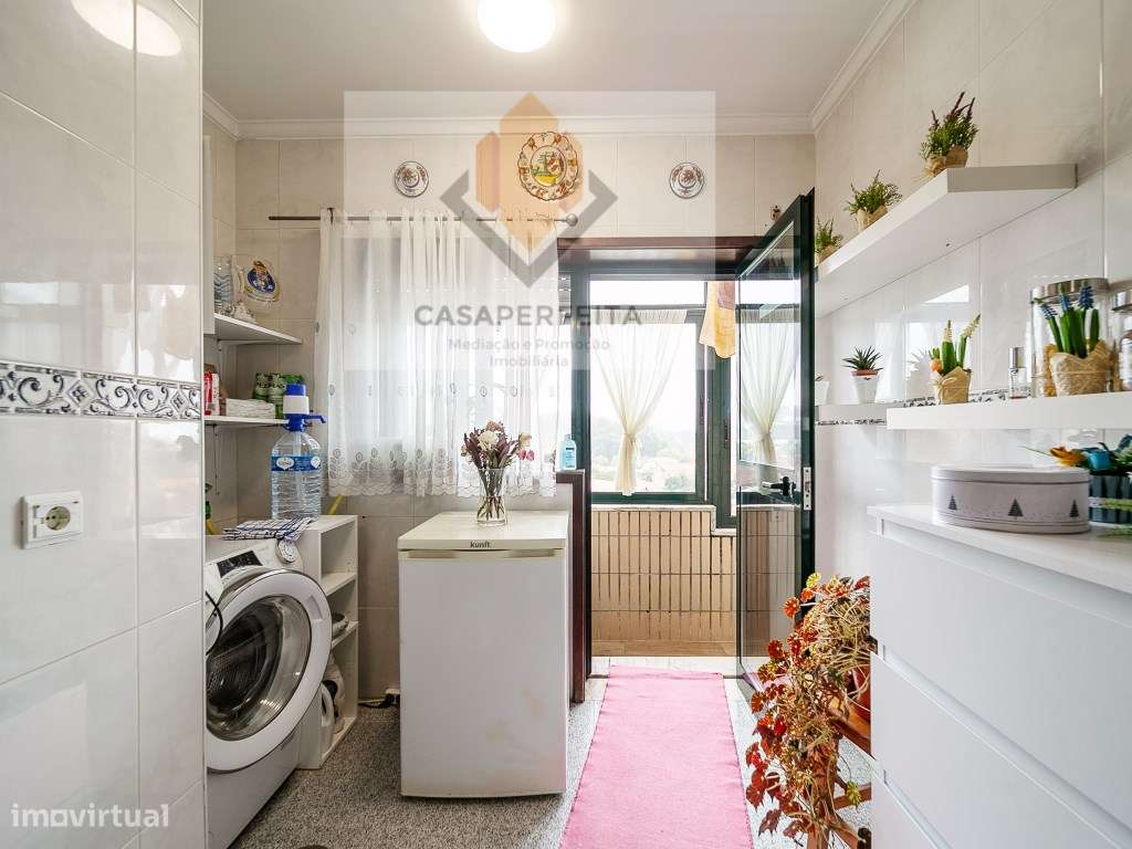 Apartamento T3 Como Novo com Varandas e Box - a 1500 metros da Prai...-10