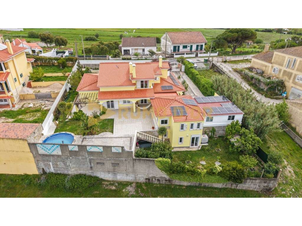 Moradia Exclusiva com áreas Independentes - junto a Arruda dos Vinhos-1