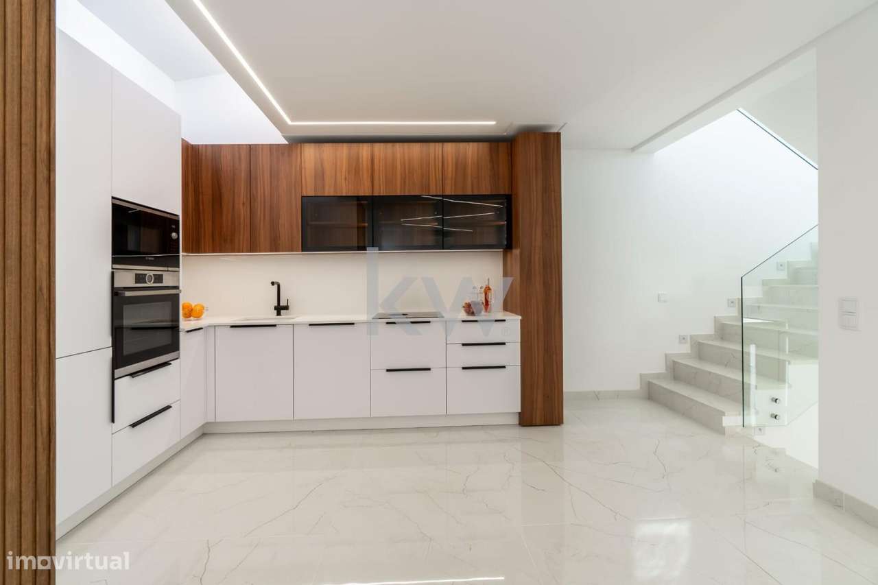 Moradia T3 Renovada com Vista Mar e a Escassos Metros da Praia – Vale - Grande imagem: 3/54