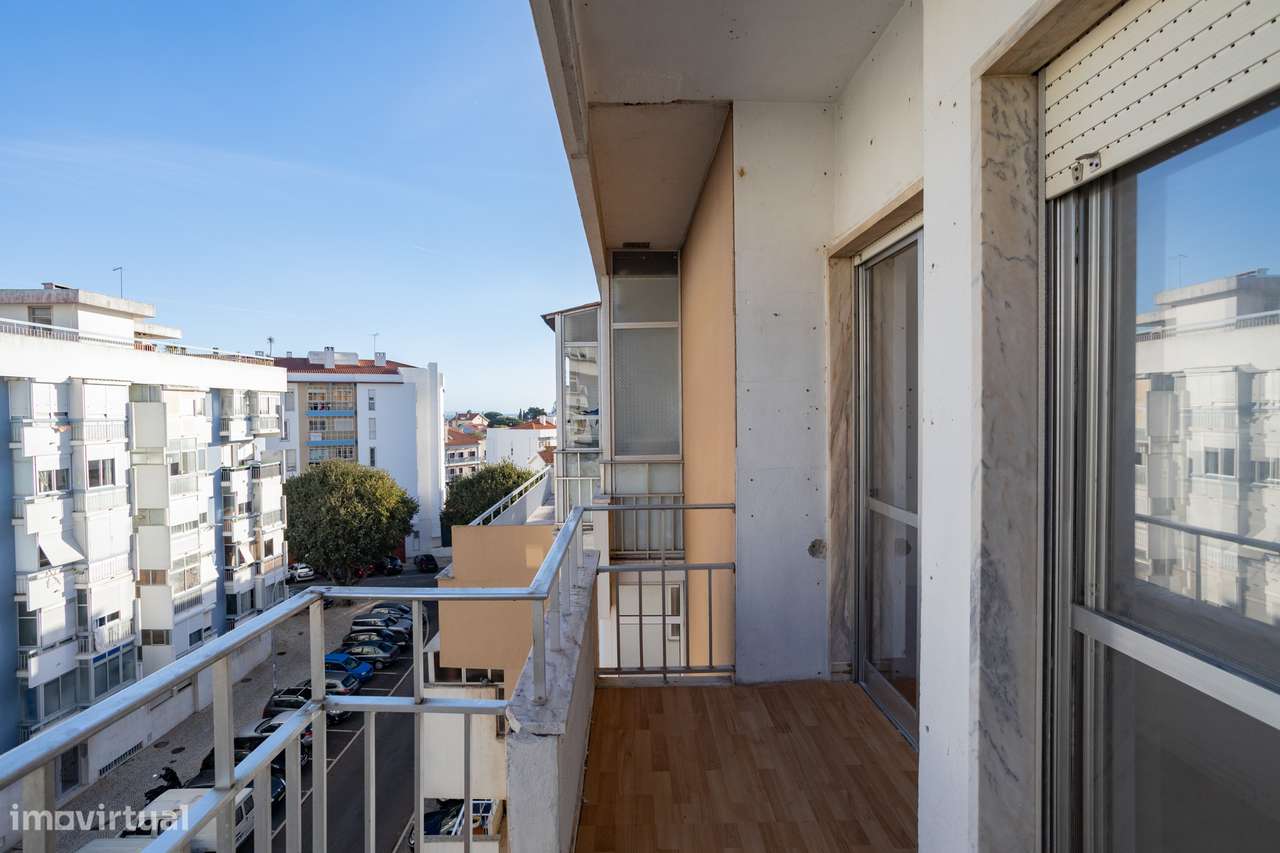 Oeiras, Apartamento T2 – Potencial para Criar e Renovar ao Seu Gosto!-18