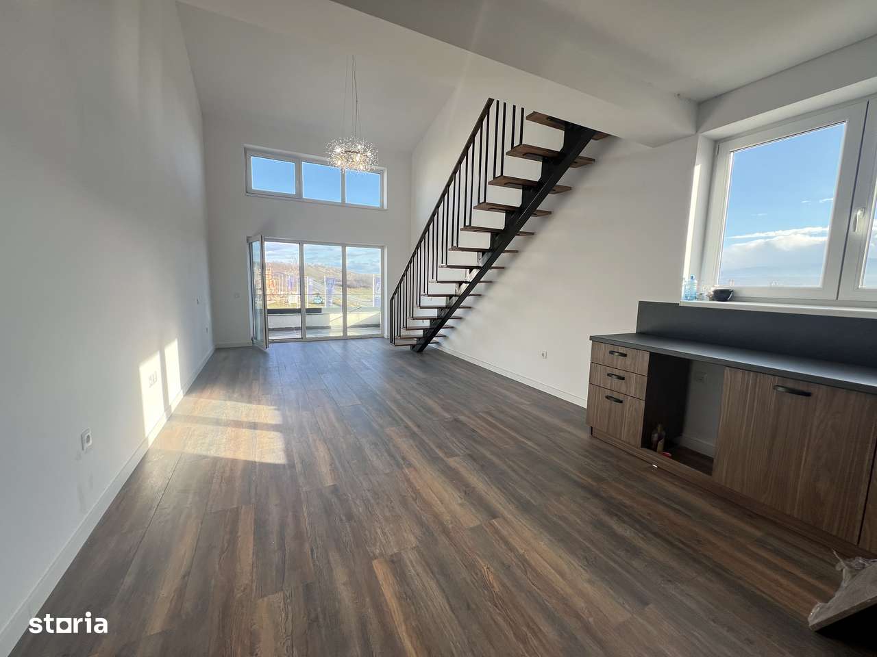 Apartament 4 camere, 2 bai, terasa - finisat + mobilier bucatarie-1