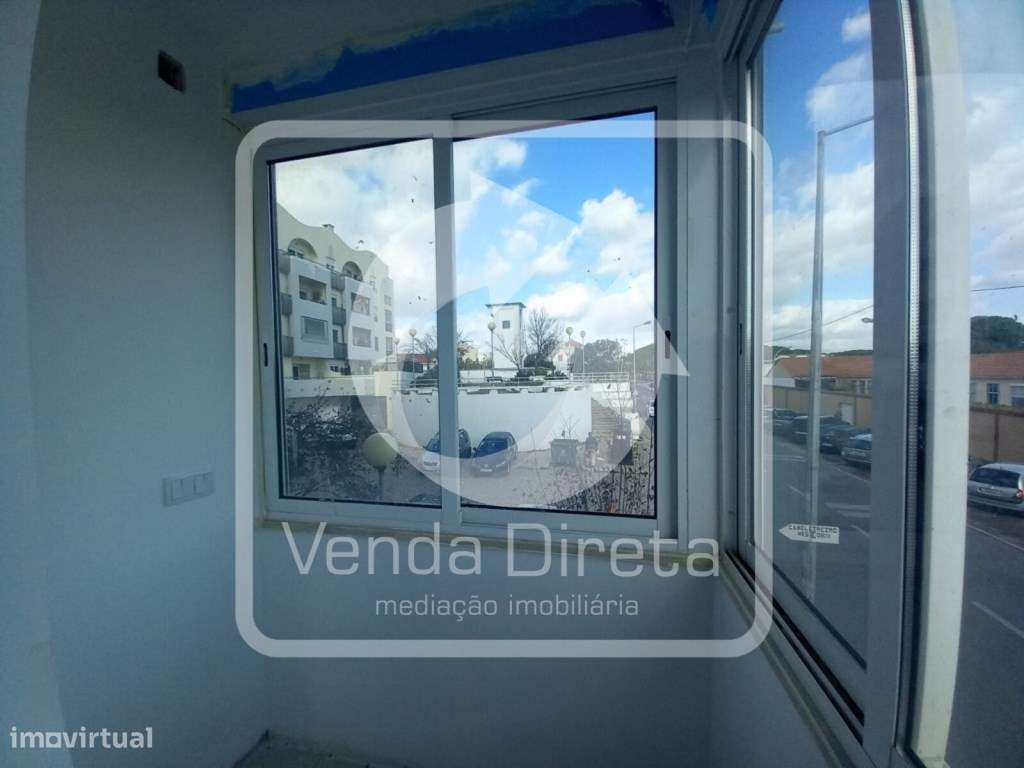 Apartamento T4 remodelado no Laranjeiro-9