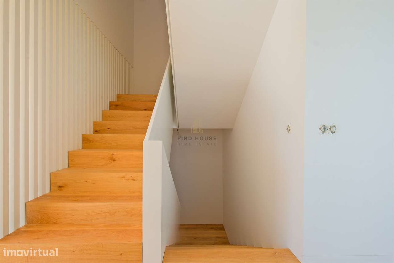 Moradia Isolada T4 com jardim e Garagem Box em Tires, São Domingos de-13