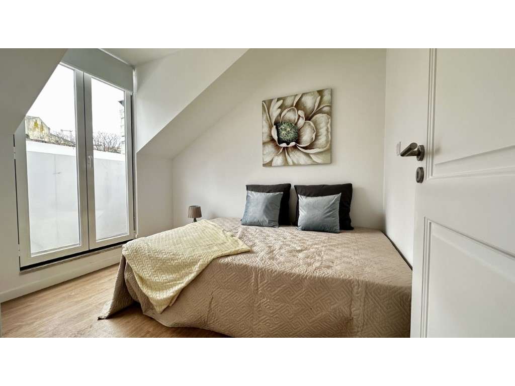 Apartamento T2 Renovado em São Vicente-5