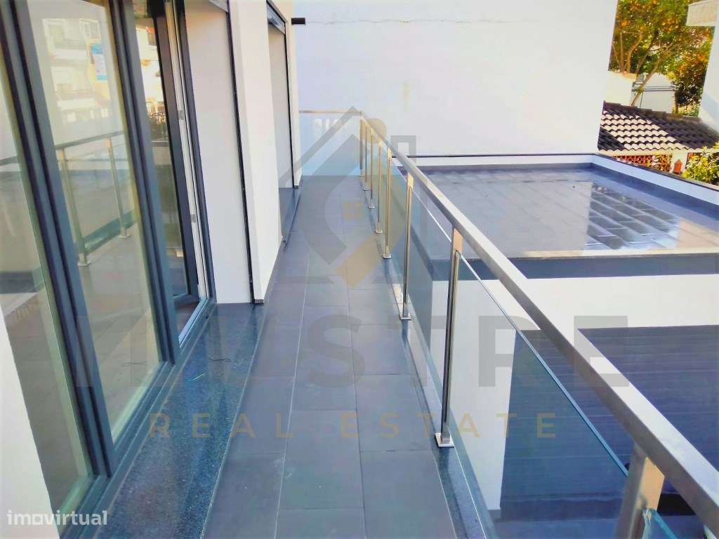 Moradia T3 em construção com piscina e garagem na Charneca de Caparica-11