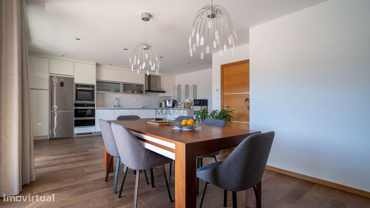 Moradia T4 de Luxo / Centro de Lamego / Jardim e Garagem-8