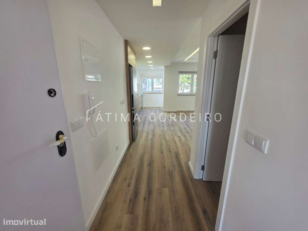 Excelente Apartamento T3 Remodelado em Almada-20