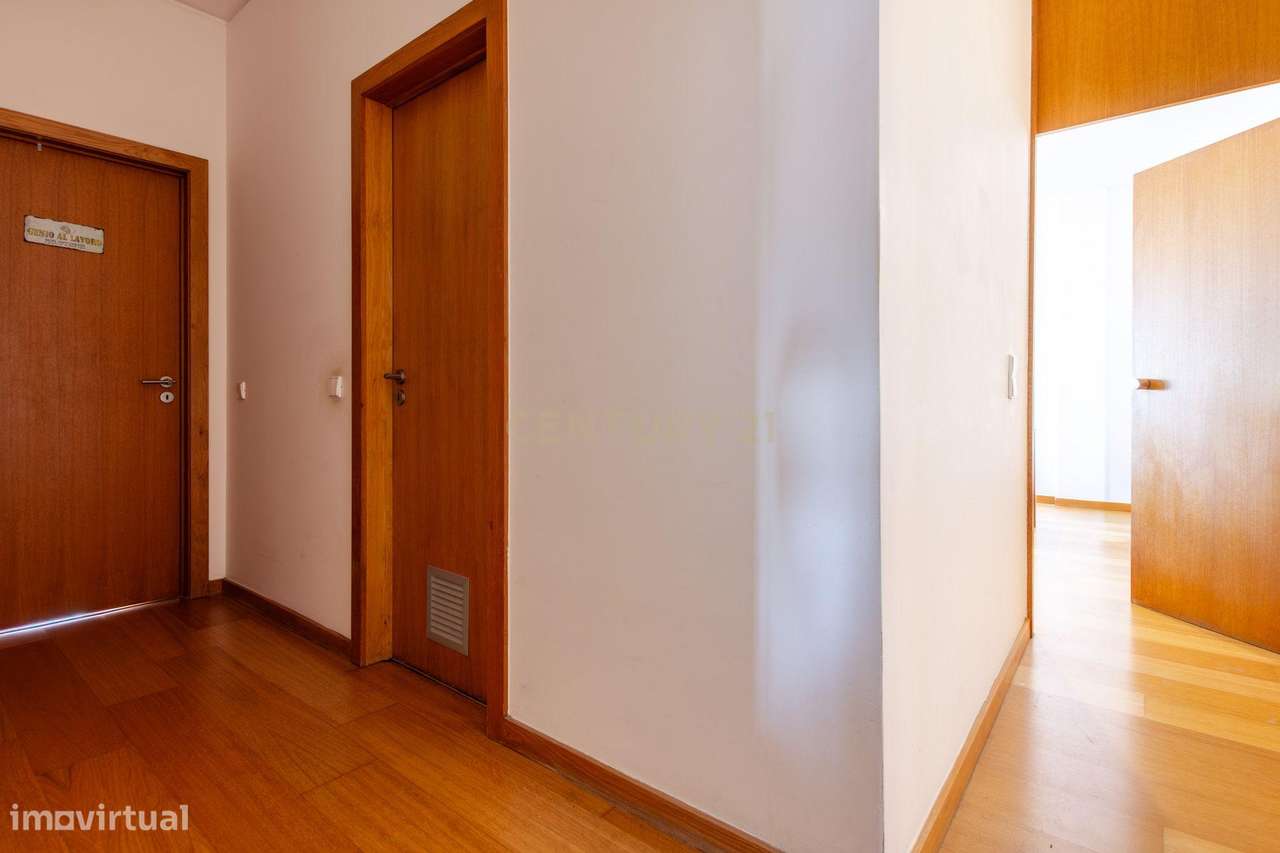 Barreiro / Lavradio - Apartamento de 4 assoalhadas com varandas e luga-25
