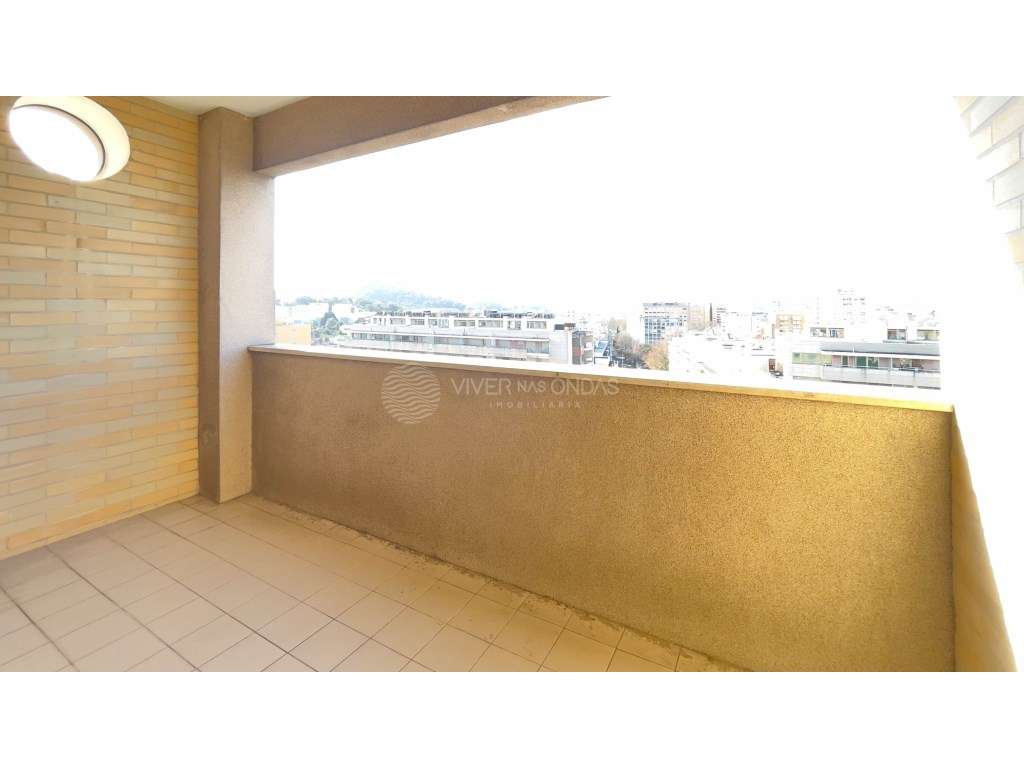 Apartamento T4 com varandas e box | Último piso | Cinco minutos da ... - Grande imagem: 5/33