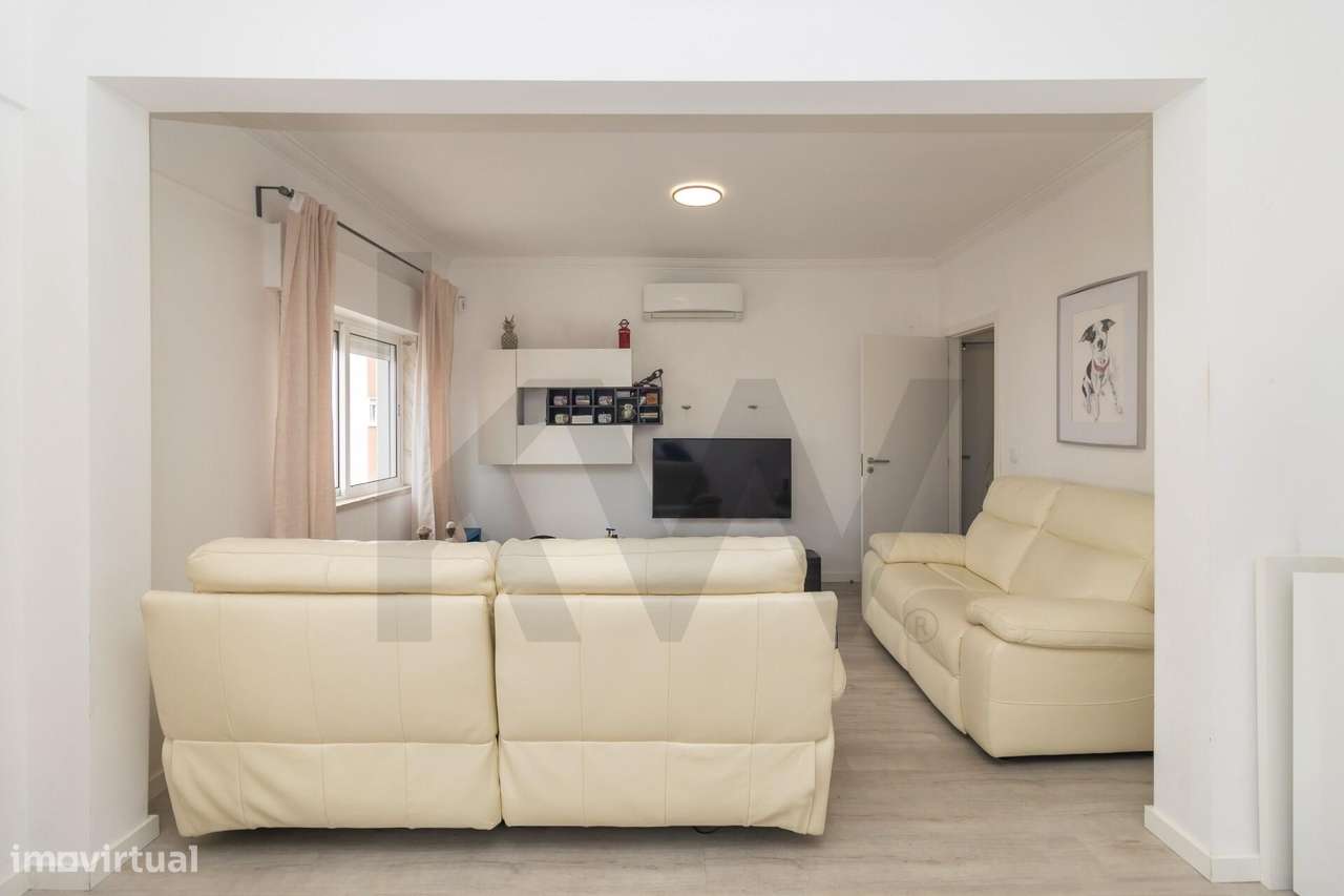 Apartamento T4 Duplex na Amora-11