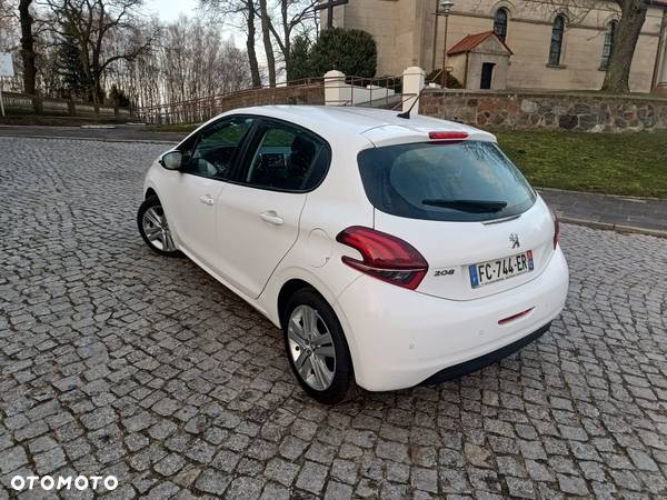 Peugeot 208 - 17