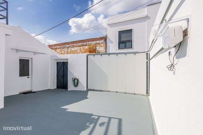 MORADIA T2 + QUINTAL + TERRAÇO – TOTALMENTE REMODELADA CENTRO CARTAXO-5