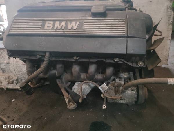 SILNIK BENZYNOWY  KOMPLETNY OSPRZĘT BMW E39 M52B25 256S3 - 6