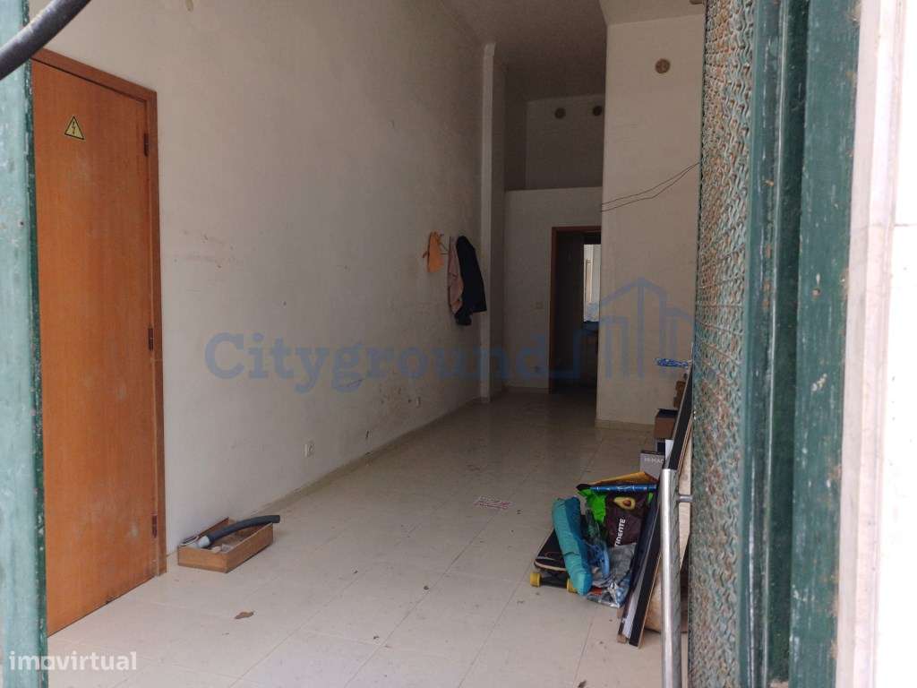 Excelente prédio renovado, de 10 fracções, em Benfica-33