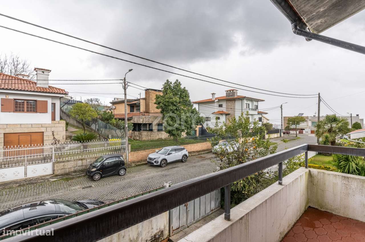 Moradia T4 com Suíte em Nogueira-18