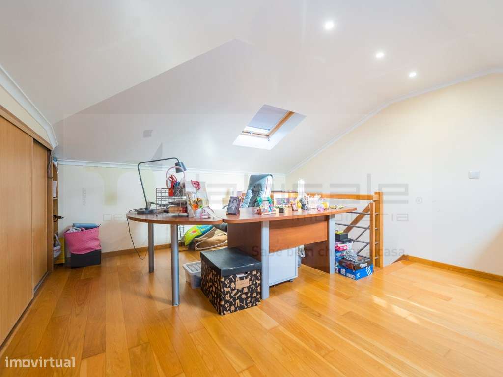 Moradia T5 com Jardim, Garagem ampla e Espaço para Piscina-33