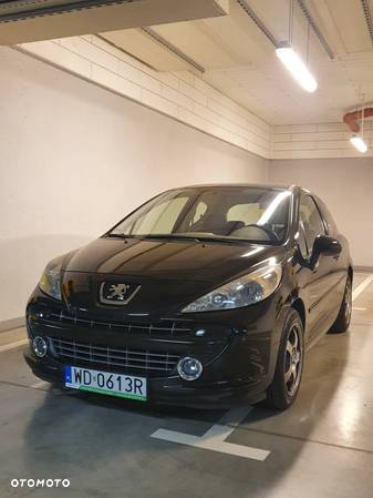 Peugeot 207 - 1