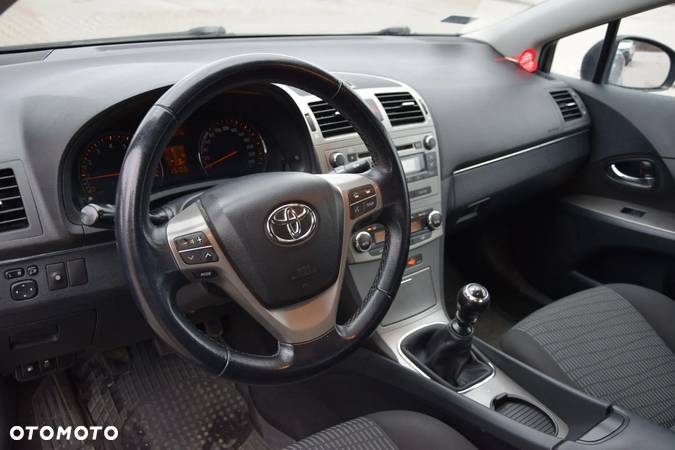 Toyota Avensis 1.8 Sol - 13