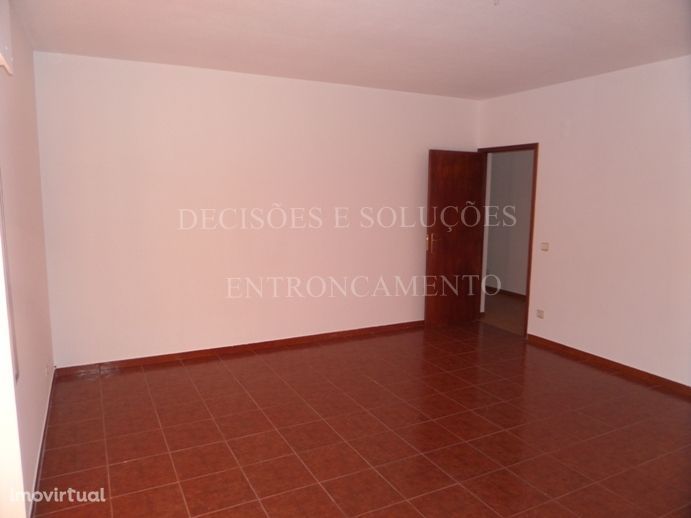 Apartamento T4 no centro do Entroncamento