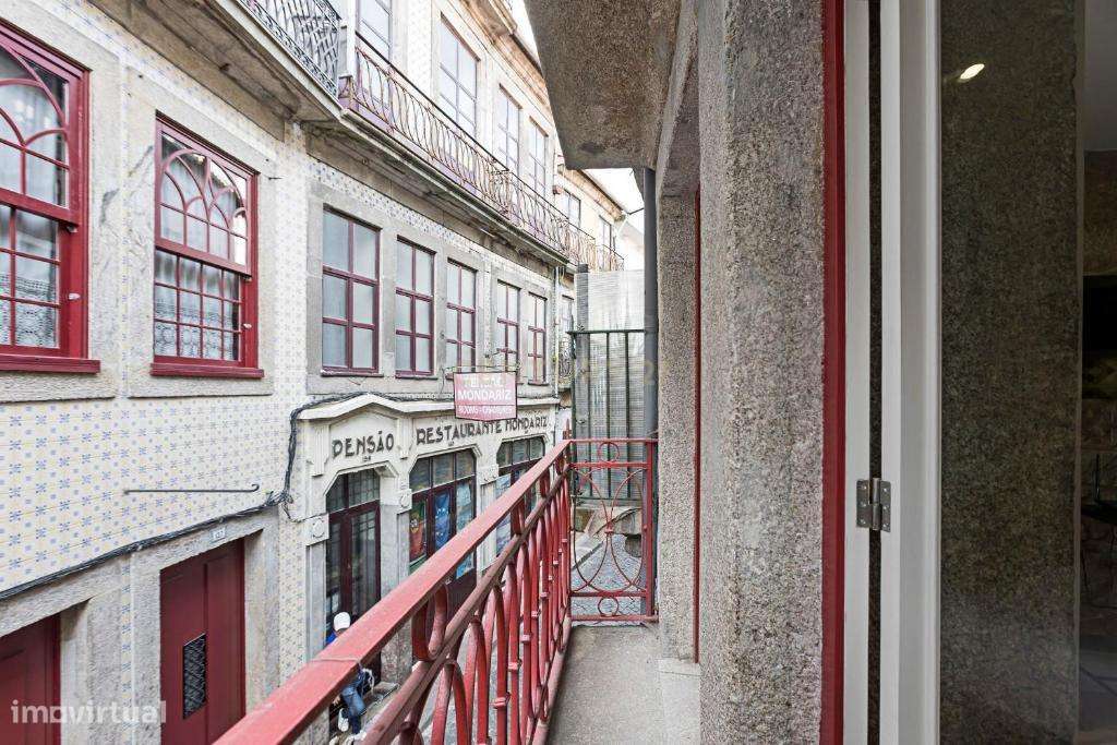 Prédio totalmente reabilitado com 5 apartamentos T0, no Centro Históri-22