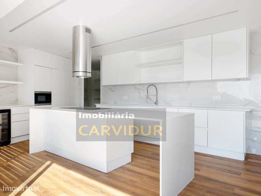 Moradia T5 de Luxo com Piscina Infinita ,Campo de Padel e Elevador ...-9