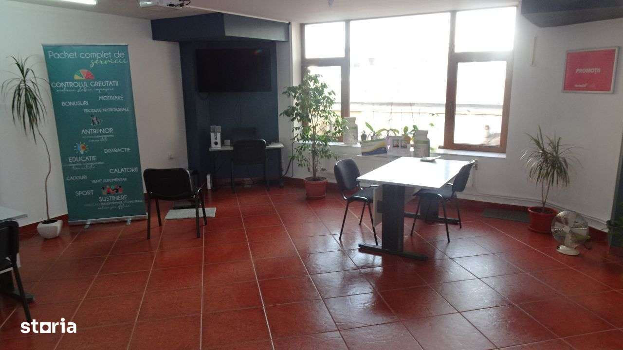 Vand spatiu comercial in Deva, ultracentrala, (Bld Decebal), etaj 1 - Imagine principală: 2/11