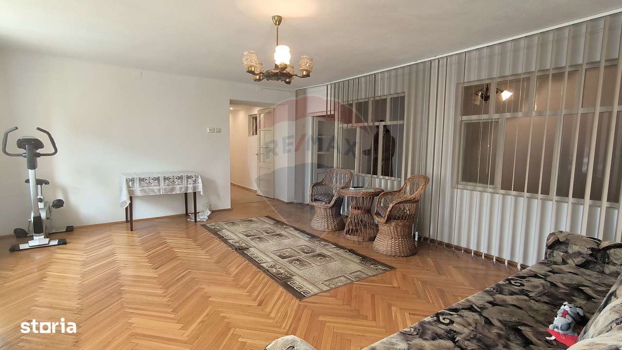Apartament spațios într-o clădire istorică, zona centrală – Mediaș - Imagine principală: 2/17